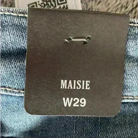 True Religion Maisie Raw-Hem Jean Shorts in Medium Wash Size 29 NWT - Picture 6 of 10